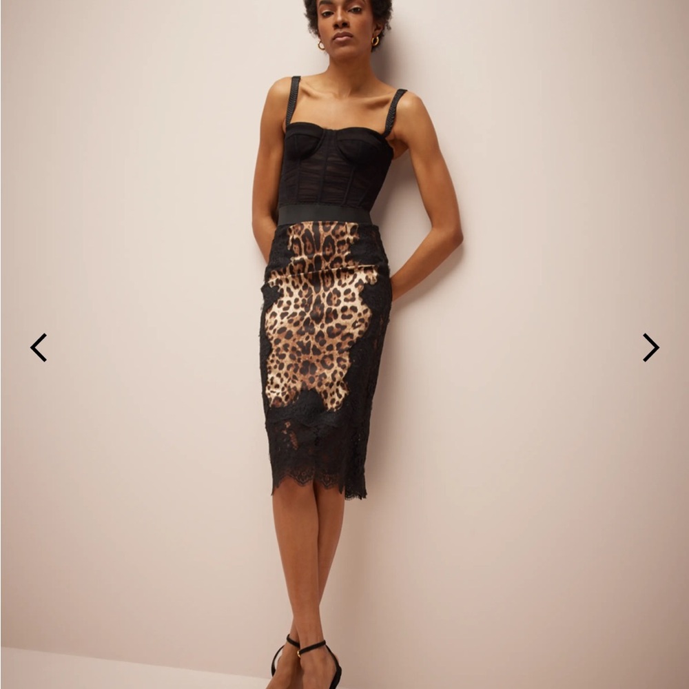 Dolce&Gabbana
Leopard-Print Insert Lace Midi Skirt